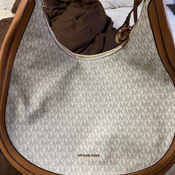 Michael kors purse - Picture 1 of 3